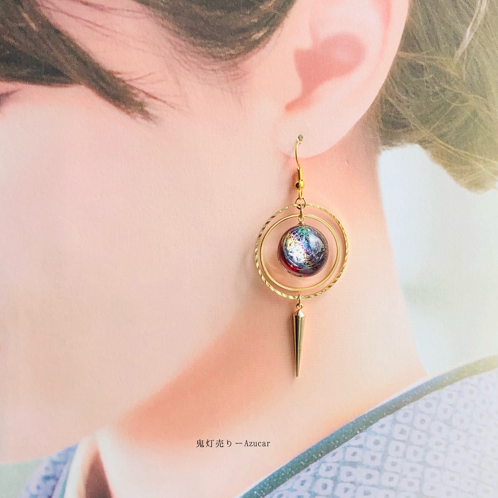 紅魔法陣の天球儀とエメラルドペンデュラム 歯車スチームパンク ピアス イヤリング★球体宇宙レジン メンズアクセサリーにも★