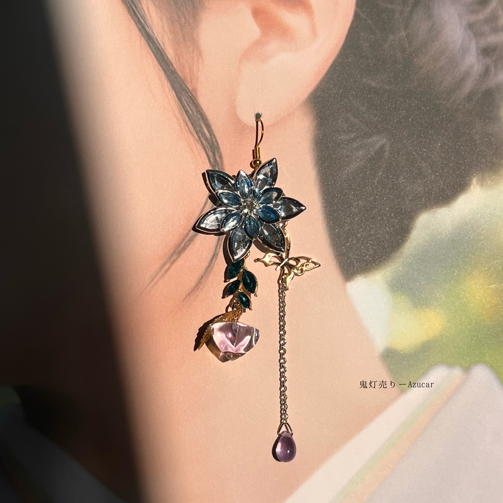 青彼岸花と鬼灯と蓮の和風ピアス イヤリング 蝶々と淡水パール、ロングタッセル付き 着物や袴 成人式の和装小物にも★