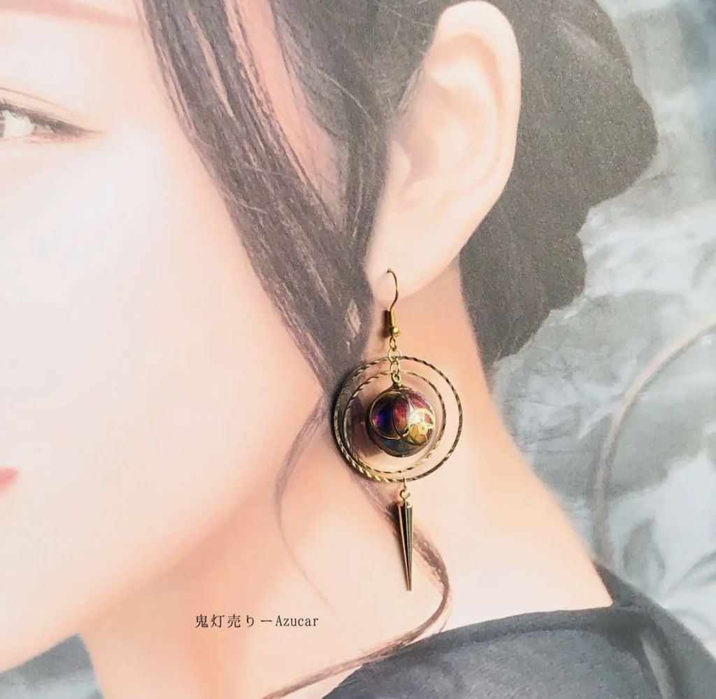 三日月煌る天球儀とエメラルドペンデュラム 歯車スチームパンク ピアス イヤリング★球体宇宙レジン メンズアクセサリーにも★