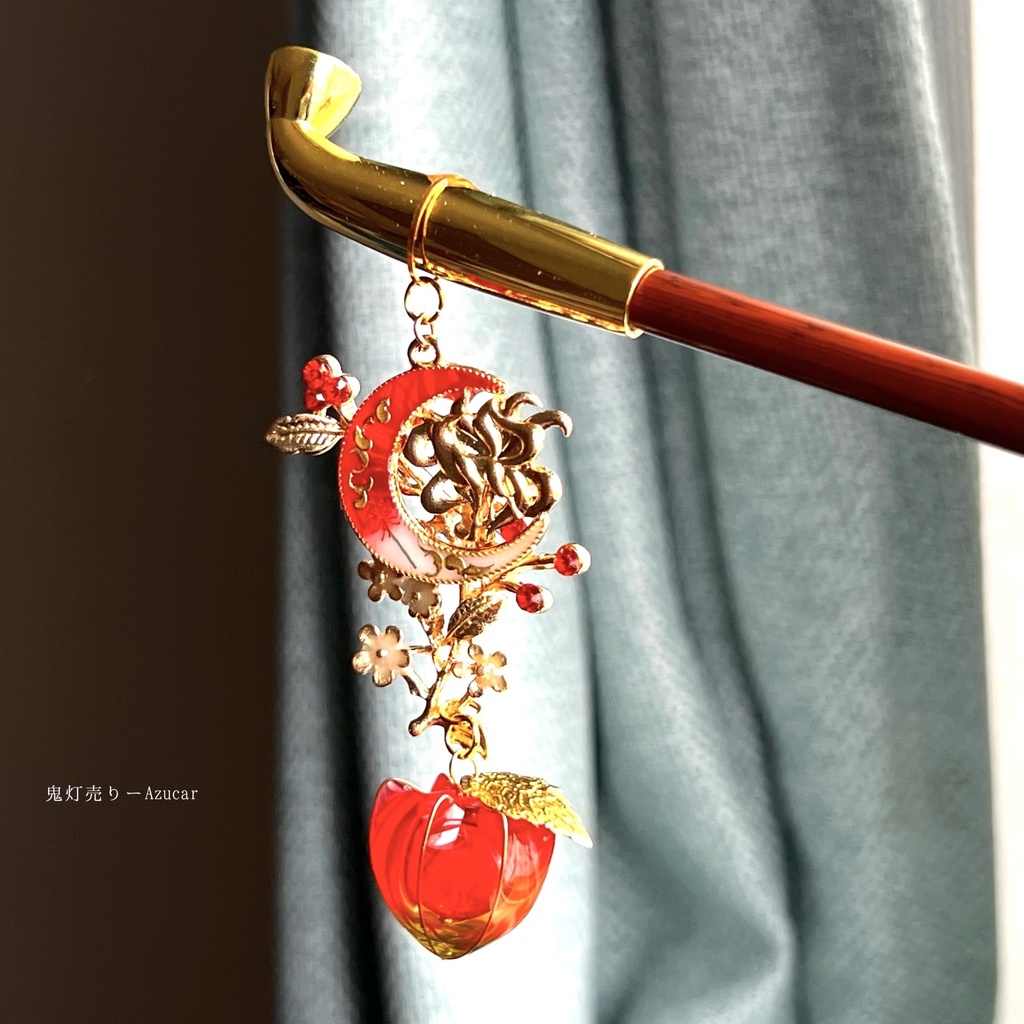 九尾狐の紅鬼灯のキセルかんざし 紅彼岸花柄の九尾狐とディップアート調鬼灯と淡水パール付き★<蓄光ホタルガラス> 着物や浴衣、袴などセレモニー、成人式、イベントやコスプレ、ディスプレイなどにも☆