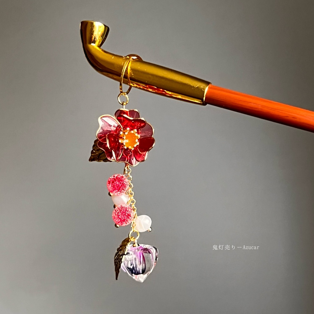 紅椿と鬼灯の煙管かんざし 和風簪 着物や浴衣、袴などセレモニー、成人式、イベントやコスプレ、ディスプレイなどにも☆蝶々とタッセル付き
