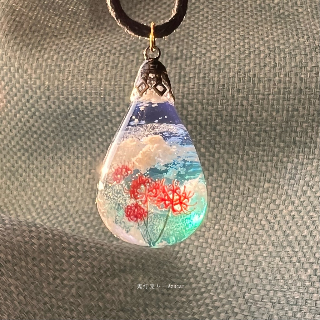 朝焼けに咲く紅の彼岸花蓄光雲レジンネックレス ドロップ 蓄光三日月