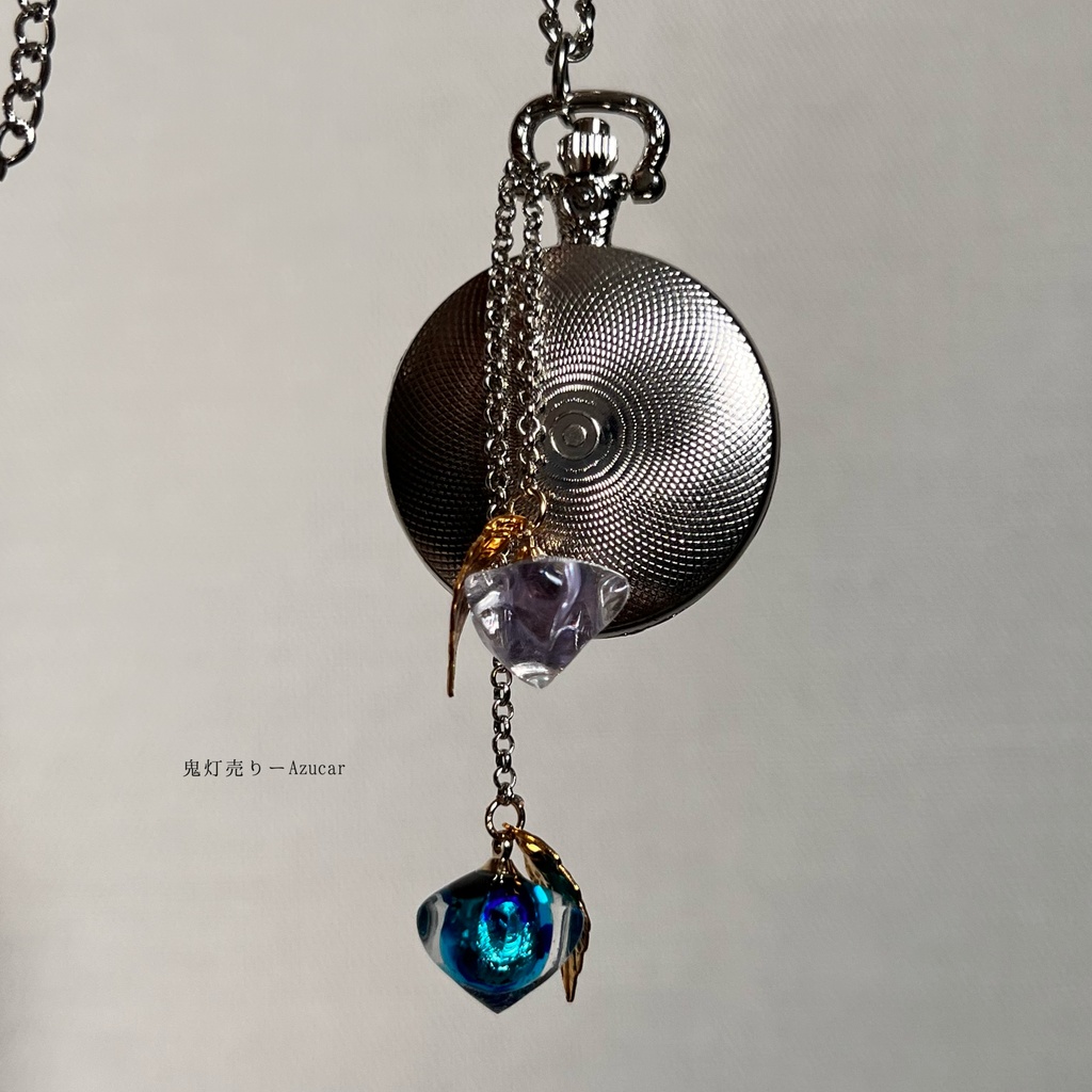 ★夜空に上弦の月と蝶々舞う鬼灯付きの懐中時計☆(蓄光タイプ)