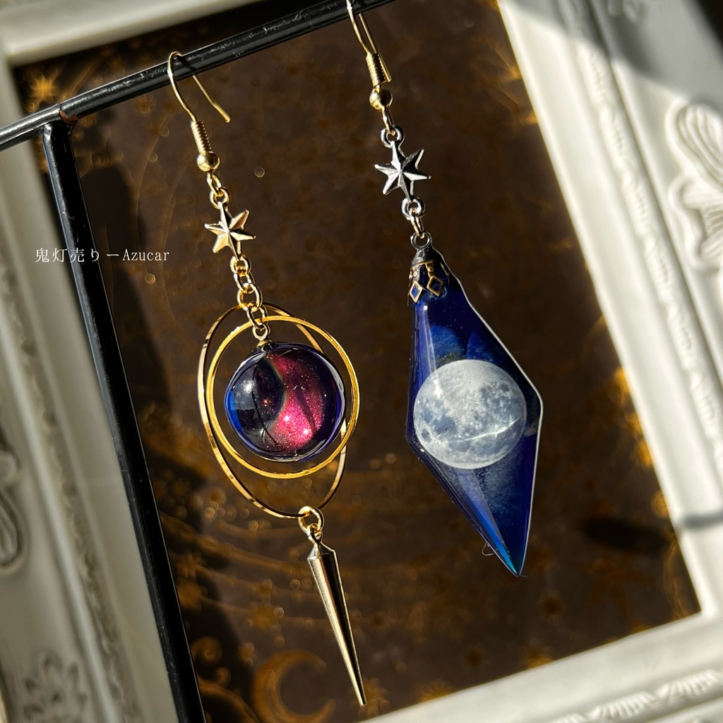魔法使いの満月ペンデュラムと三日月天球儀のピアス イヤリング✴︎蓄光するペンデュラムと偏光月☆