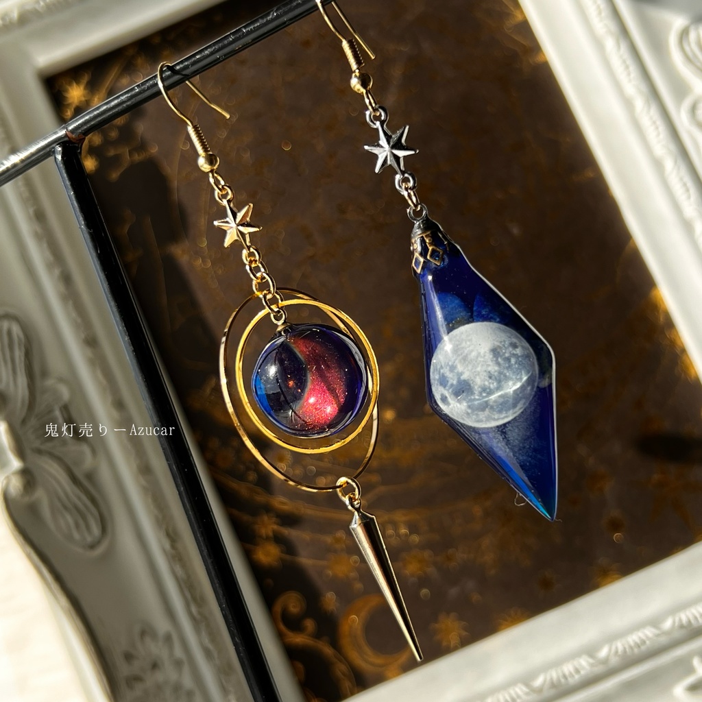 魔法使いの満月ペンデュラムと三日月天球儀のピアス イヤリング✴︎蓄光するペンデュラムと偏光月☆