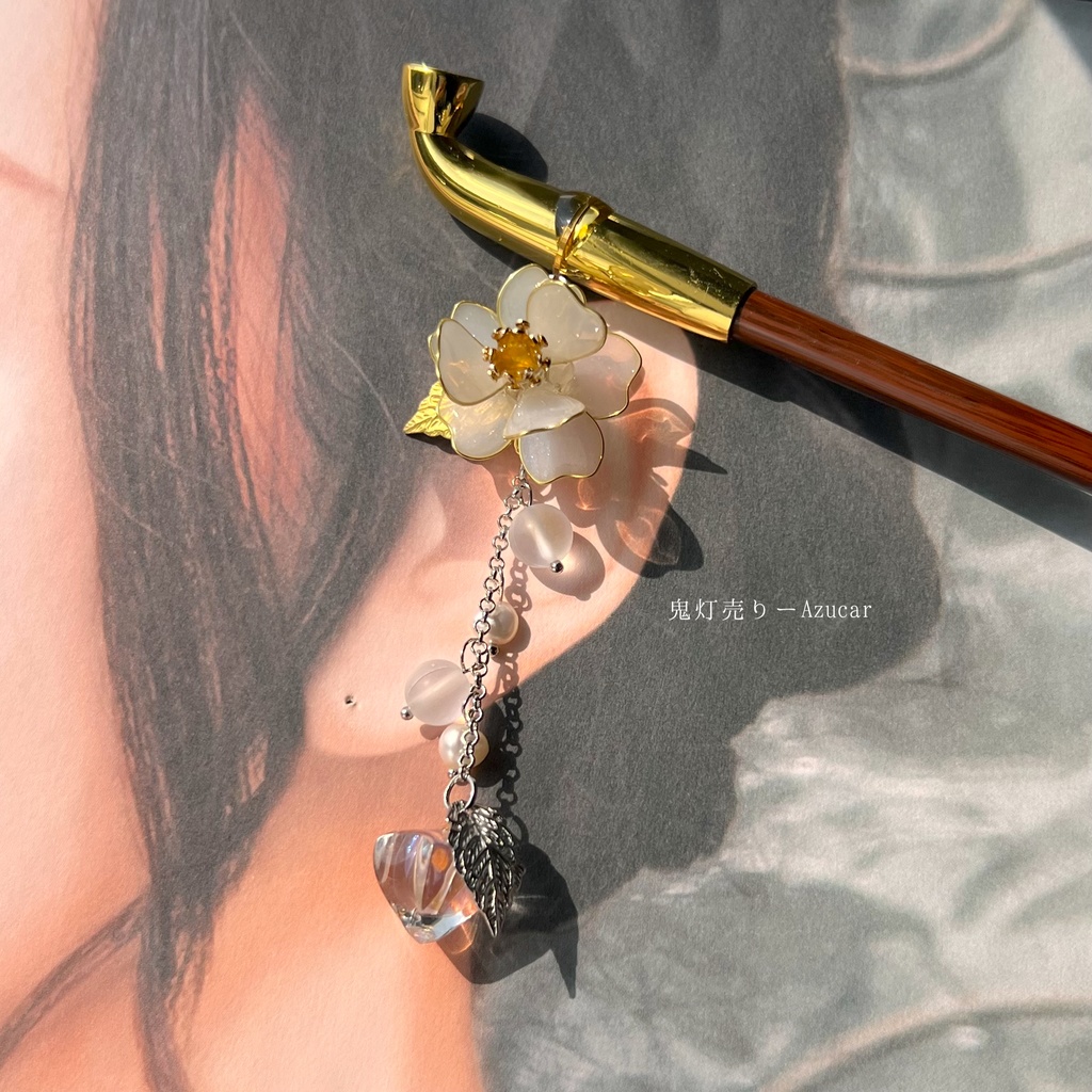 白椿と鬼灯の煙管かんざし 和風簪 着物や浴衣、袴などセレモニー、成人式、イベントやコスプレ、ディスプレイなどにも✴︎