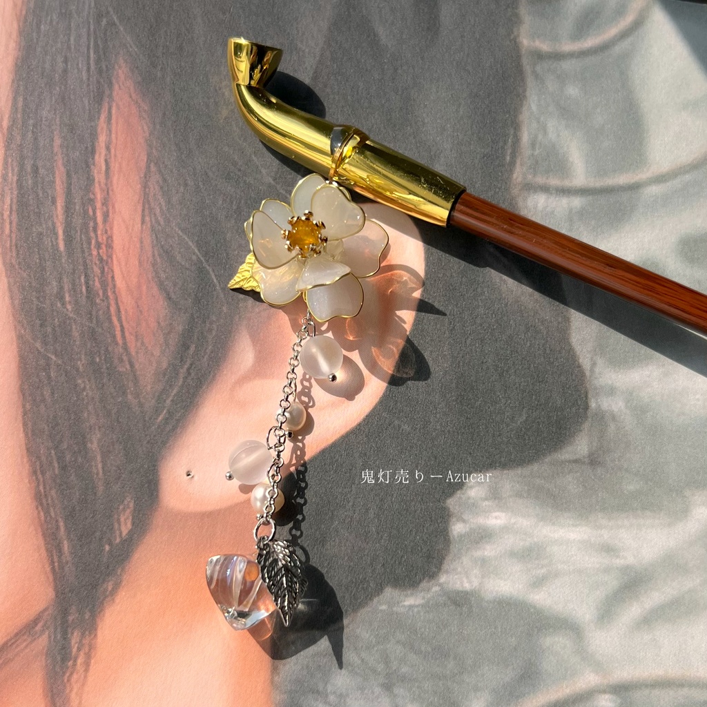 白椿と鬼灯の煙管かんざし 和風簪 着物や浴衣、袴などセレモニー、成人式、イベントやコスプレ、ディスプレイなどにも✴︎