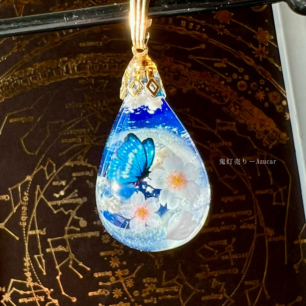 夜桜咲き誇り舞うモルフォ蝶の雲レジンオルゴナイト蓄光ネックレス(ドロップ)