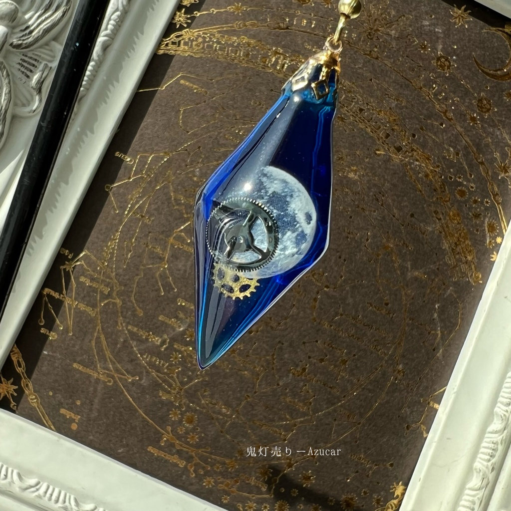 歯車で動く上弦の月ペンデュラムネックレス(ぼんやり蓄光)