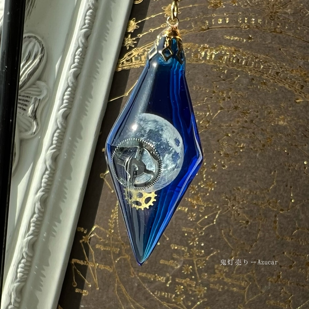 歯車で動く上弦の月ペンデュラムネックレス(ぼんやり蓄光)