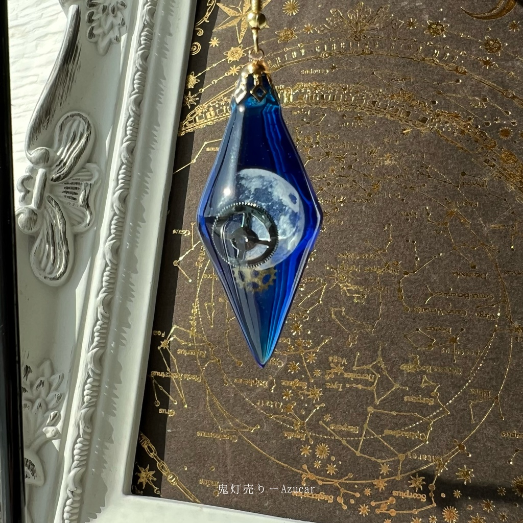 歯車で動く上弦の月ペンデュラムネックレス(ぼんやり蓄光)