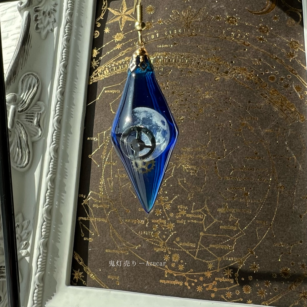 歯車で動く上弦の月ペンデュラムネックレス(ぼんやり蓄光)