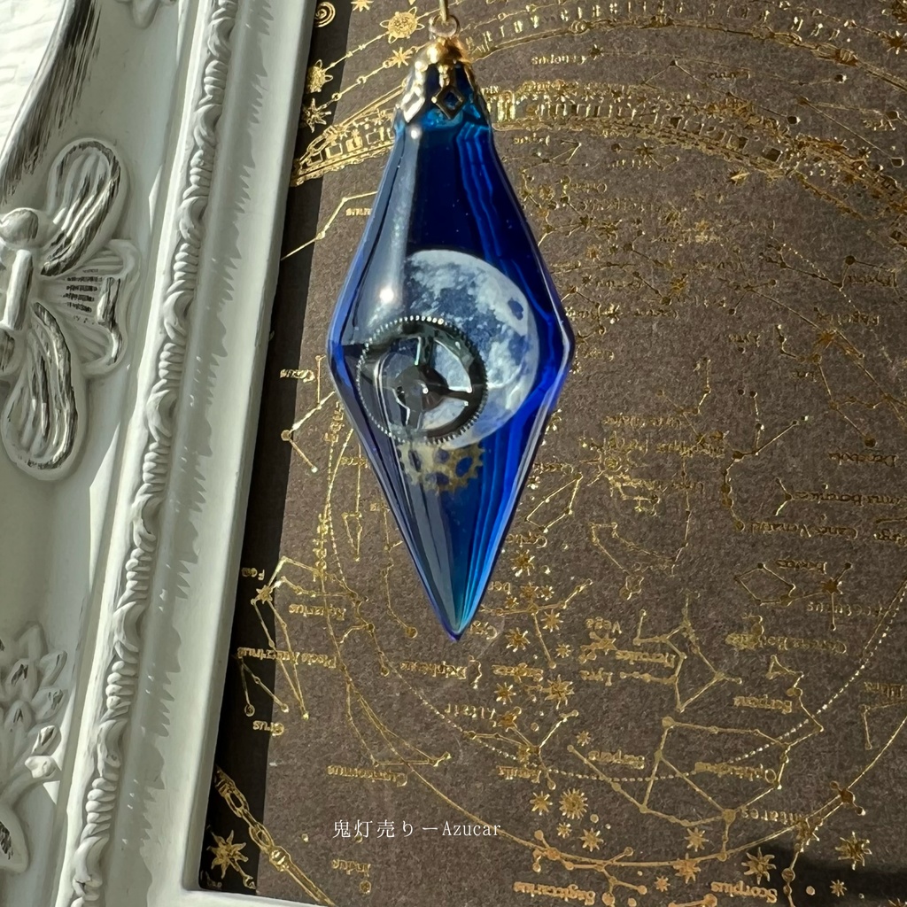 歯車で動く上弦の月ペンデュラムネックレス(ぼんやり蓄光)