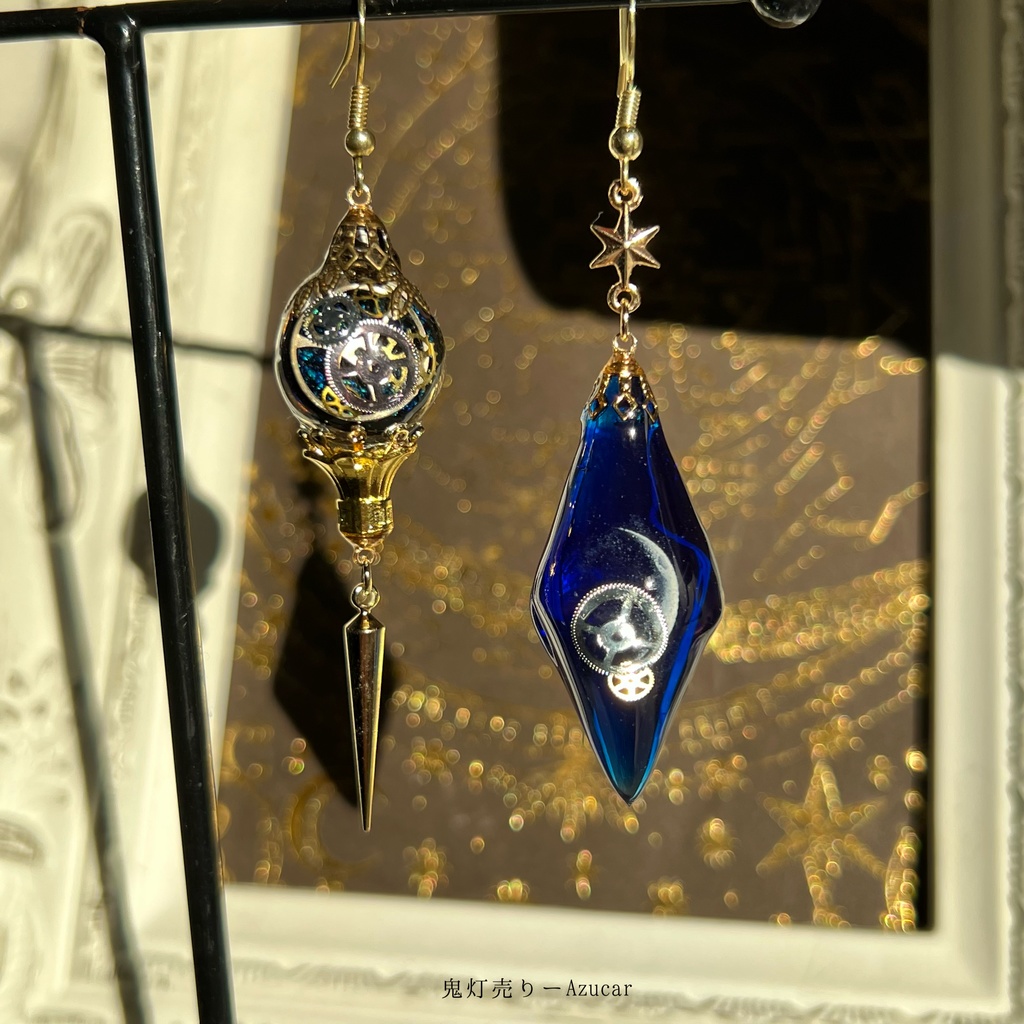 歯車と三日月蓄光ペンデュラムと夜を動かすランタンのスチームパンク ピアス イヤリング