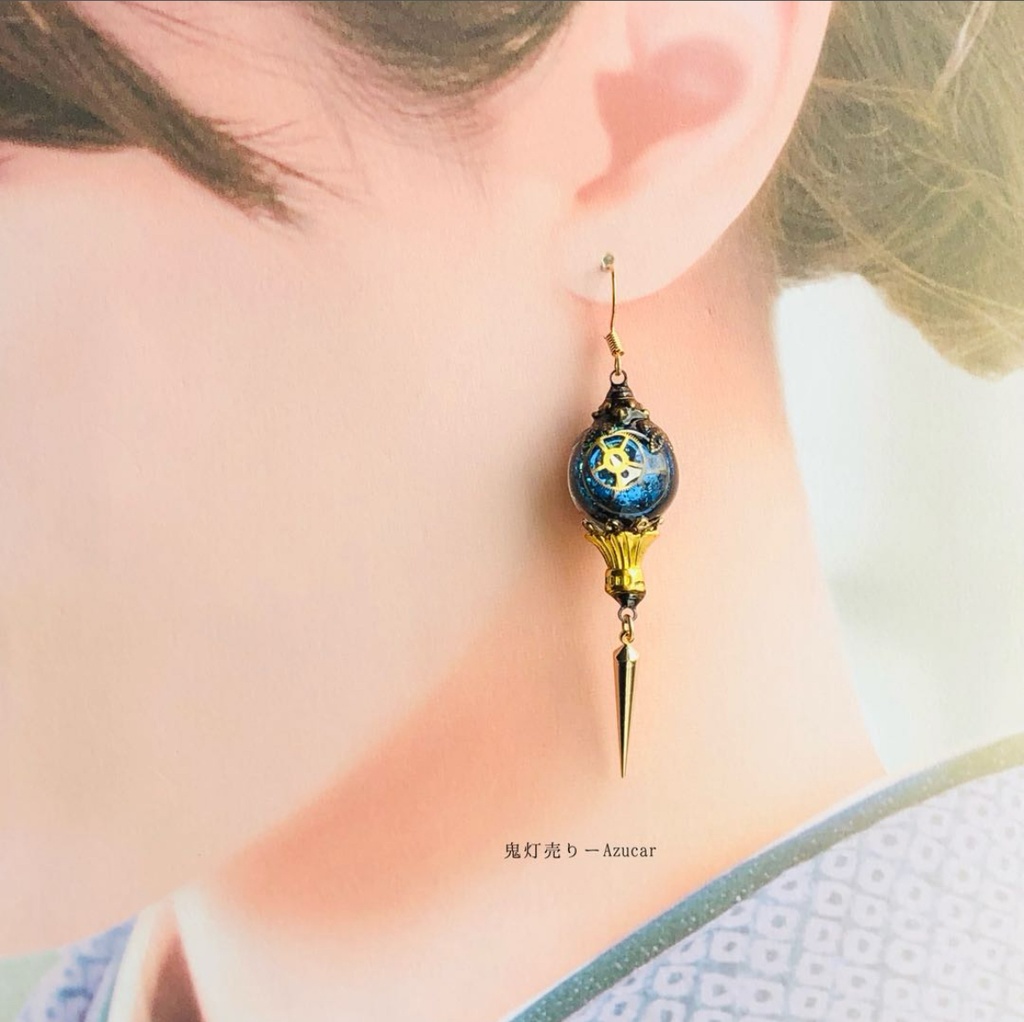 歯車と三日月蓄光ペンデュラムと夜を動かすランタンのスチームパンク ピアス イヤリング