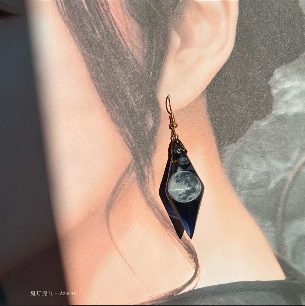 歯車と三日月蓄光ペンデュラムと夜を動かすランタンのスチームパンク ピアス イヤリング