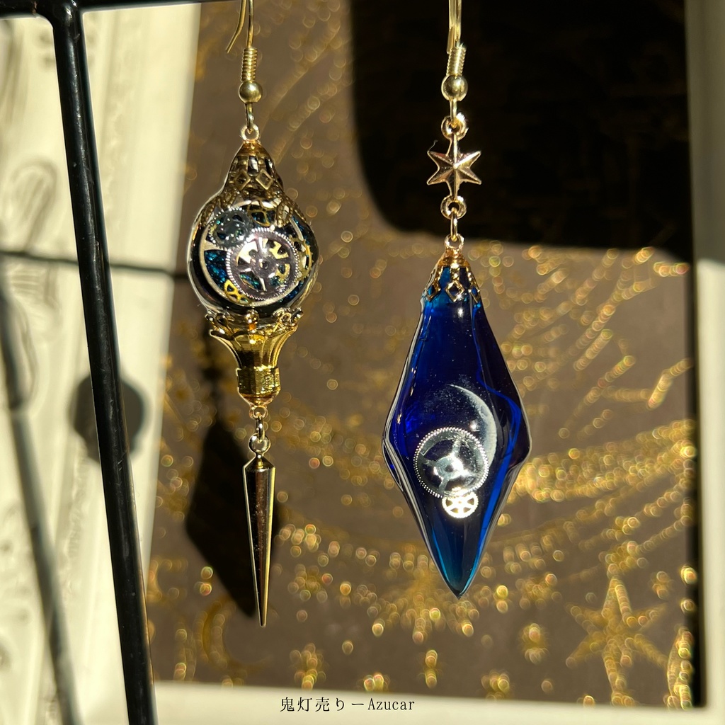 歯車と三日月蓄光ペンデュラムと夜を動かすランタンのスチームパンク ピアス イヤリング