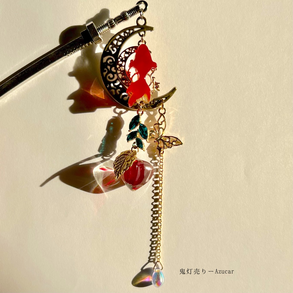 鬼灯と三日月泳ぐ紅金魚の刀和風かんざし 着物や浴衣、袴などセレモニー、成人式、イベントやコスプレ、入学式、卒業式、ディスプレイなどにも☆