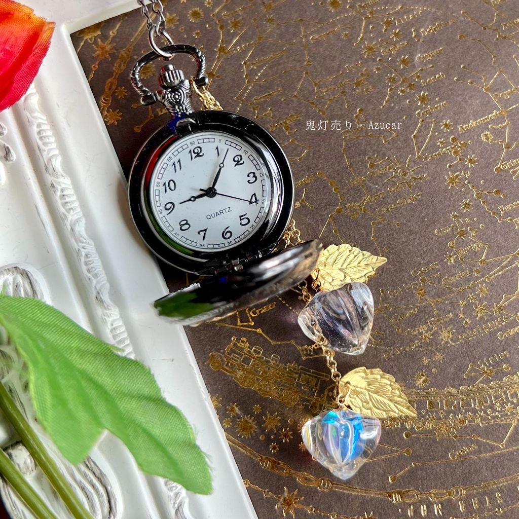 夜空見上げる九尾狐と鬼灯の蓄光懐中時計★(蓄光満月と蒼彼岸花付き)