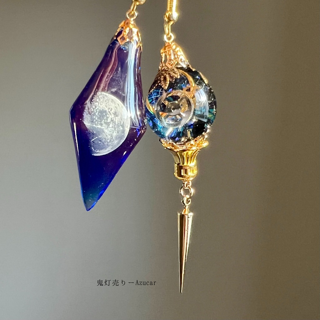 夜空に浮かぶ上弦の月ペンデュラムと三日月ランタンピアス イヤリング スチームパンク 蓄光宇宙 レジン メンズアクセサリーにも★