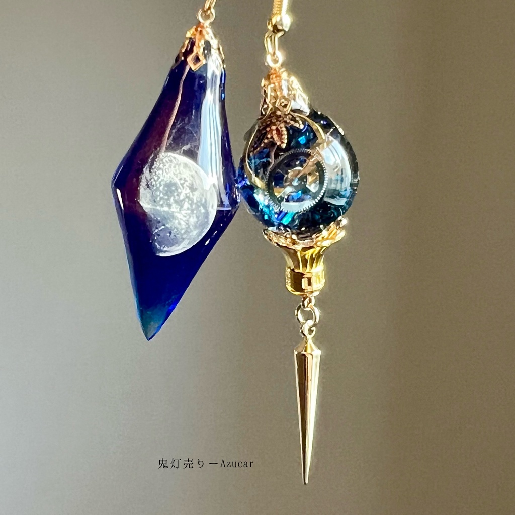 夜空に浮かぶ上弦の月ペンデュラムと三日月ランタンピアス イヤリング スチームパンク 蓄光宇宙 レジン メンズアクセサリーにも★