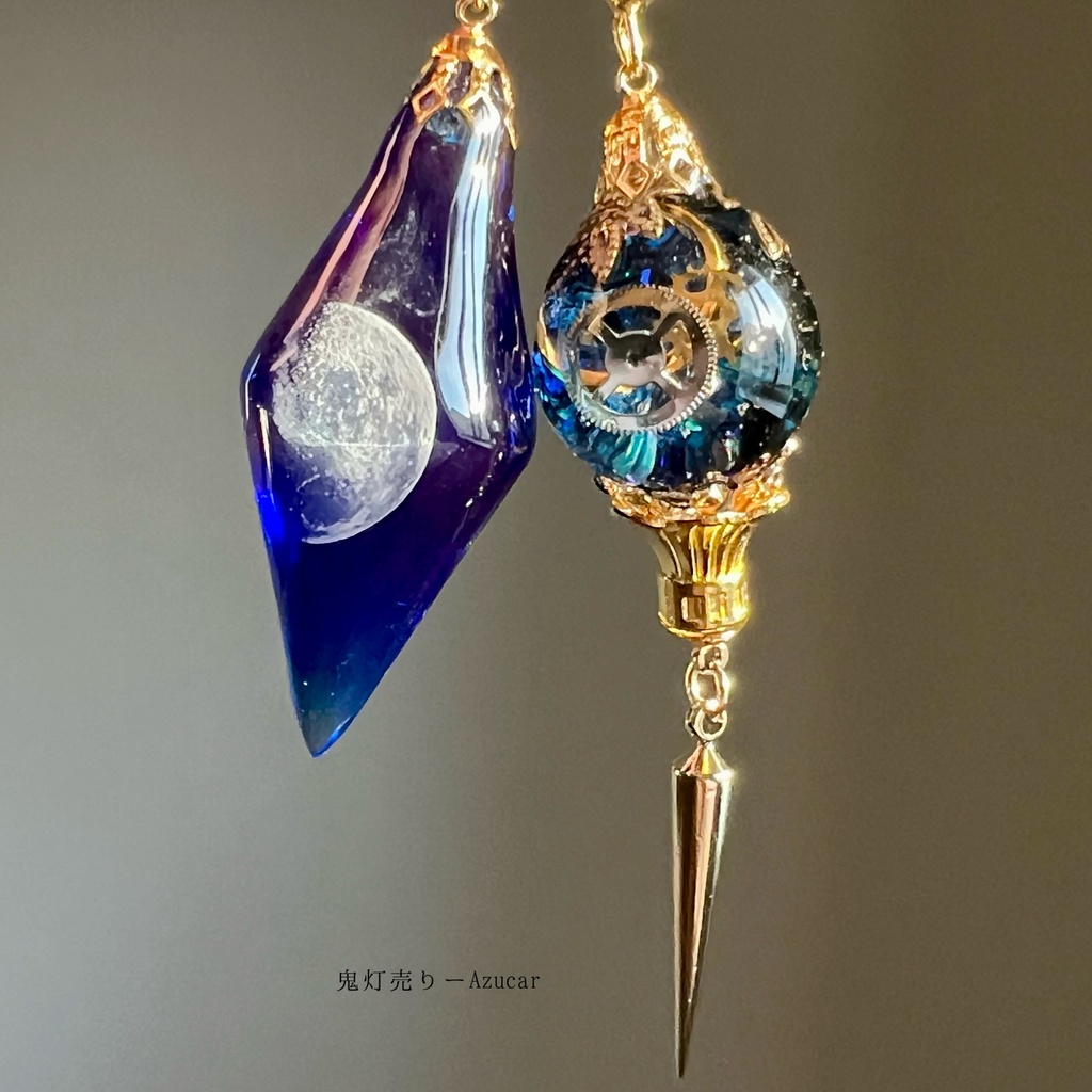 夜空に浮かぶ上弦の月ペンデュラムと三日月ランタンピアス イヤリング スチームパンク 蓄光宇宙 レジン メンズアクセサリーにも★