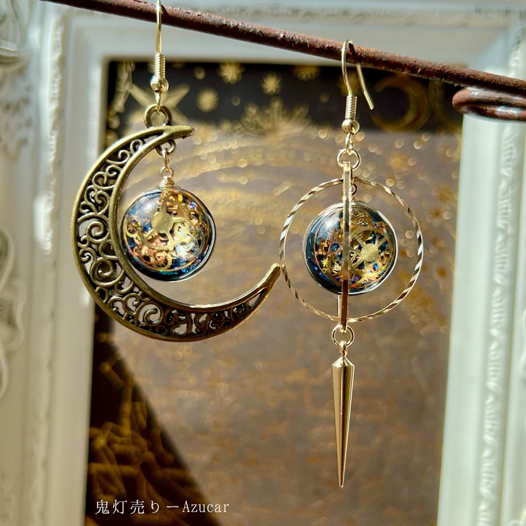 三日月と天球儀 歯車入り ピアス イヤリング スチームパンク 幻想 宇宙