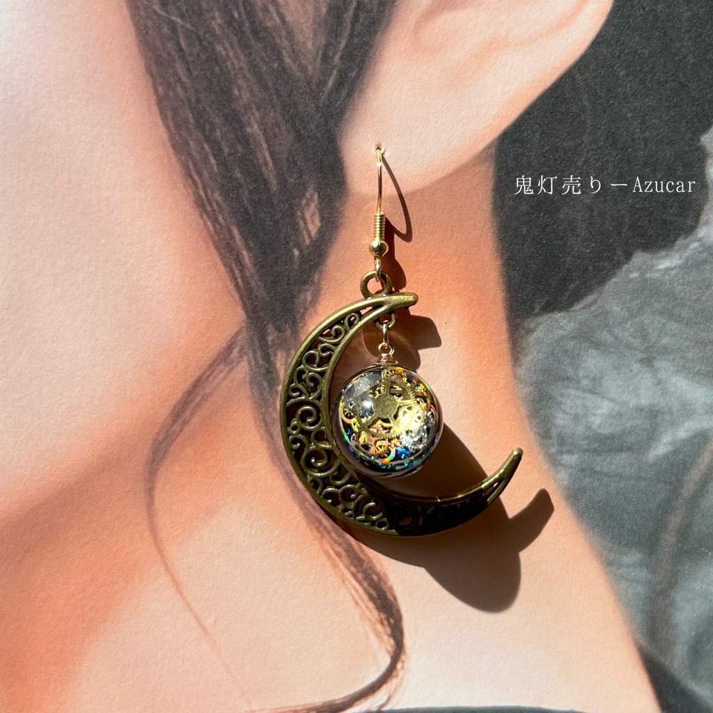 三日月と天球儀 歯車入り ピアス イヤリング スチームパンク 幻想 宇宙
