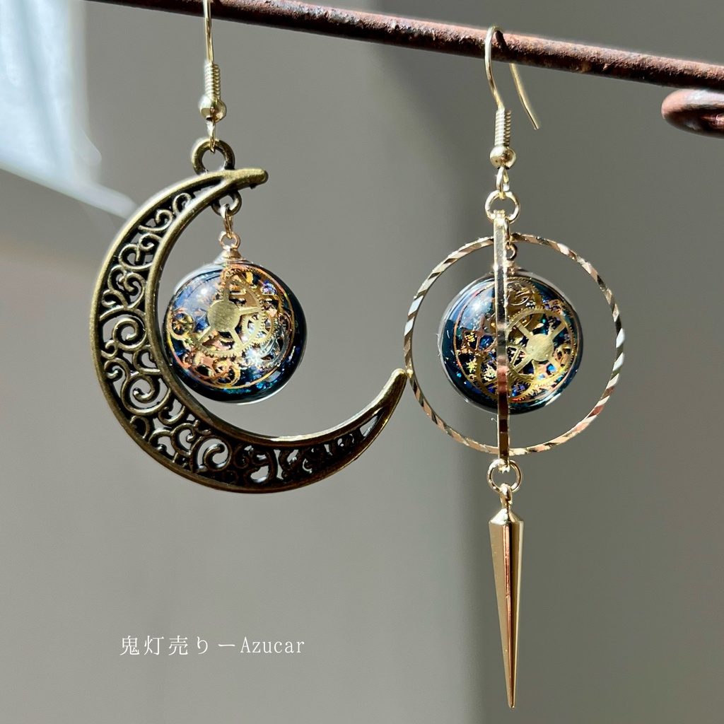 三日月と天球儀 歯車入り ピアス イヤリング スチームパンク 幻想 宇宙