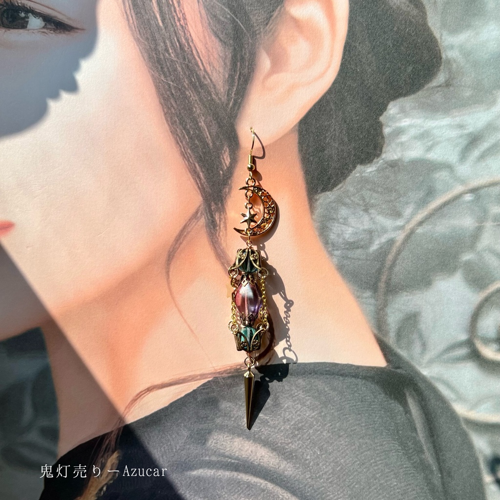 蒼の彼岸花と月灯ランタンのピアス イヤリング