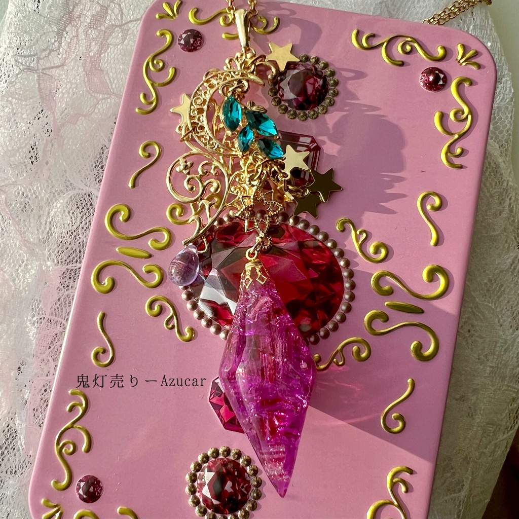 星屑を纏う葡萄のようなルビーペンデュラムネックレス