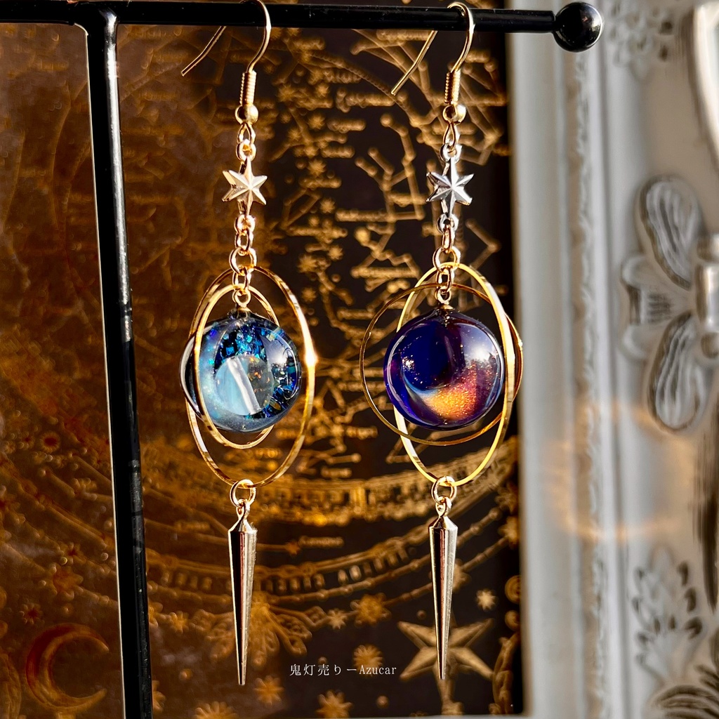 三日月が好き。天球儀ピアス イヤリング アシンメトリー天球儀 宇宙レジン