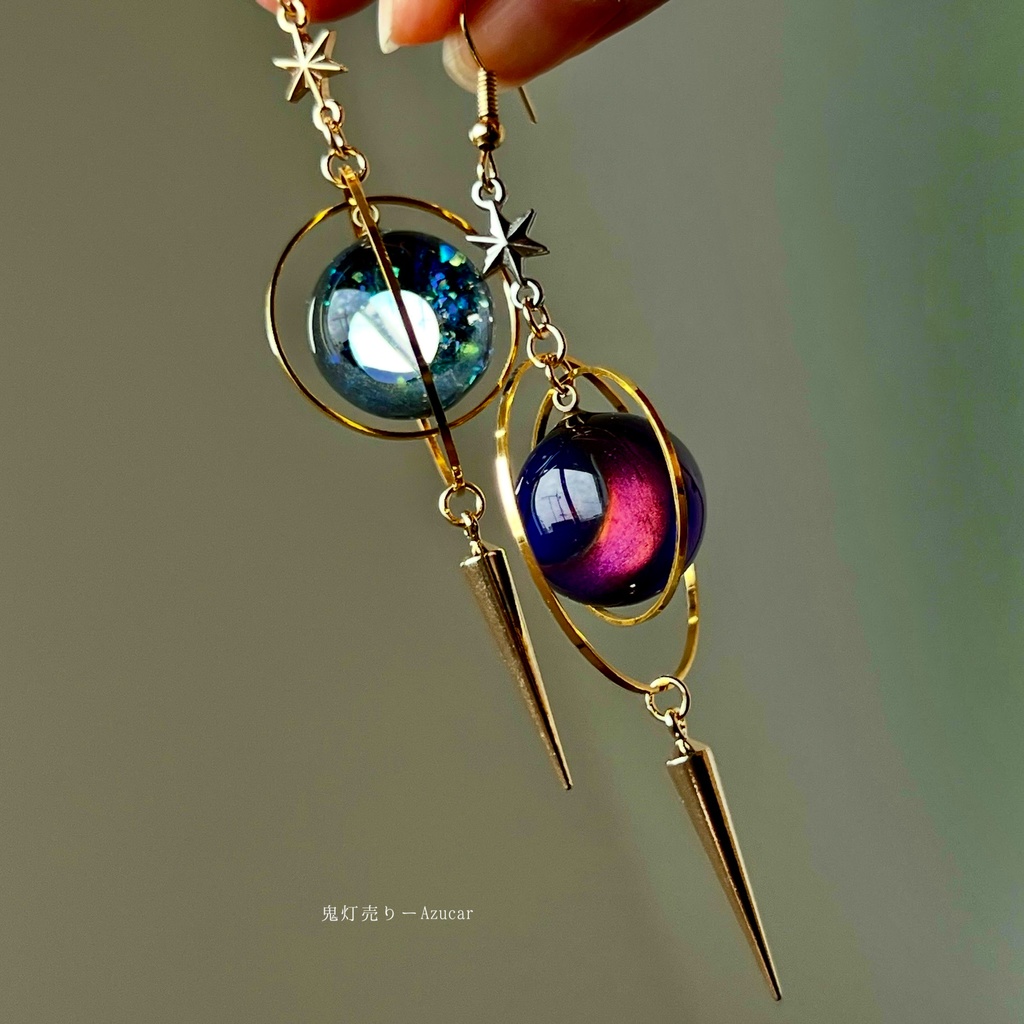 三日月が好き。天球儀ピアス イヤリング アシンメトリー天球儀 宇宙レジン