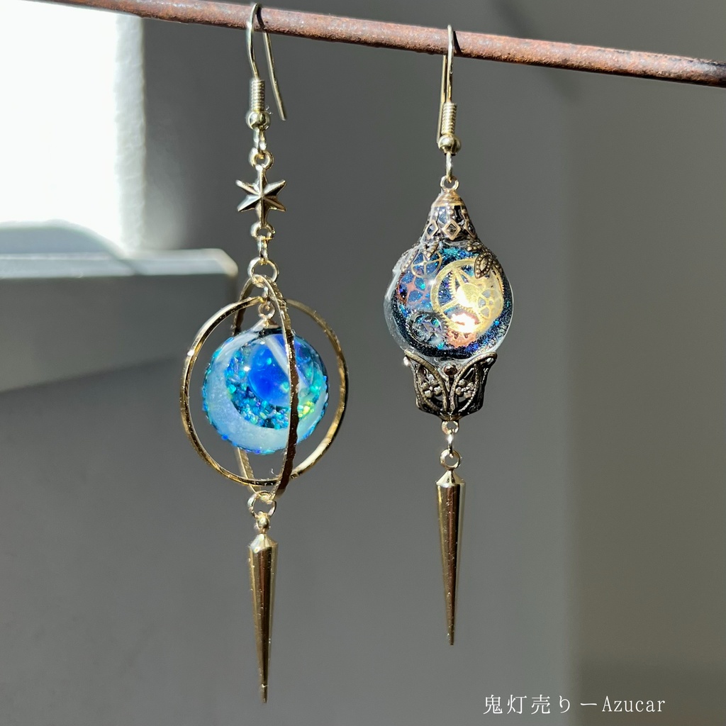 光る満月とシリウス 三日月・天球儀・歯車入り アシメピアス 宇宙 スチームパンク