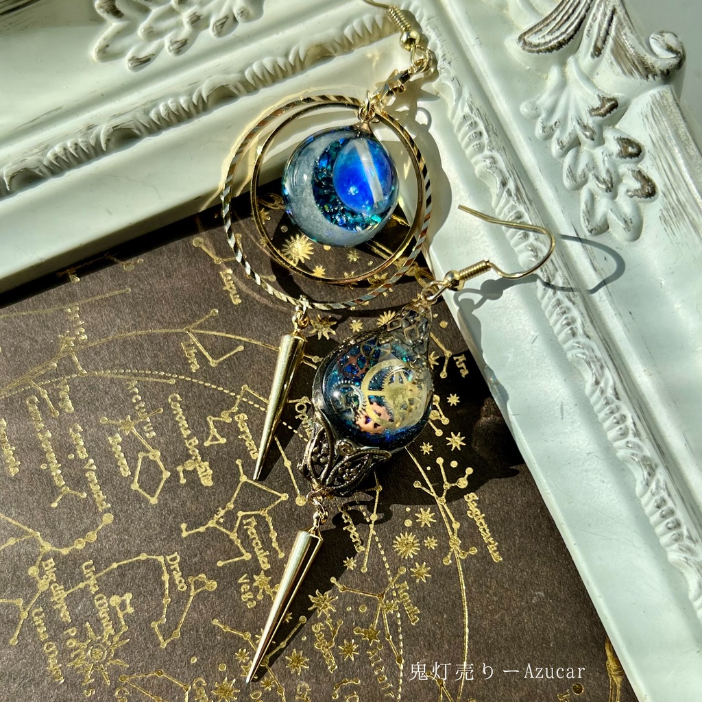 光る満月とシリウス 三日月・天球儀・歯車入り アシメピアス 宇宙 スチームパンク