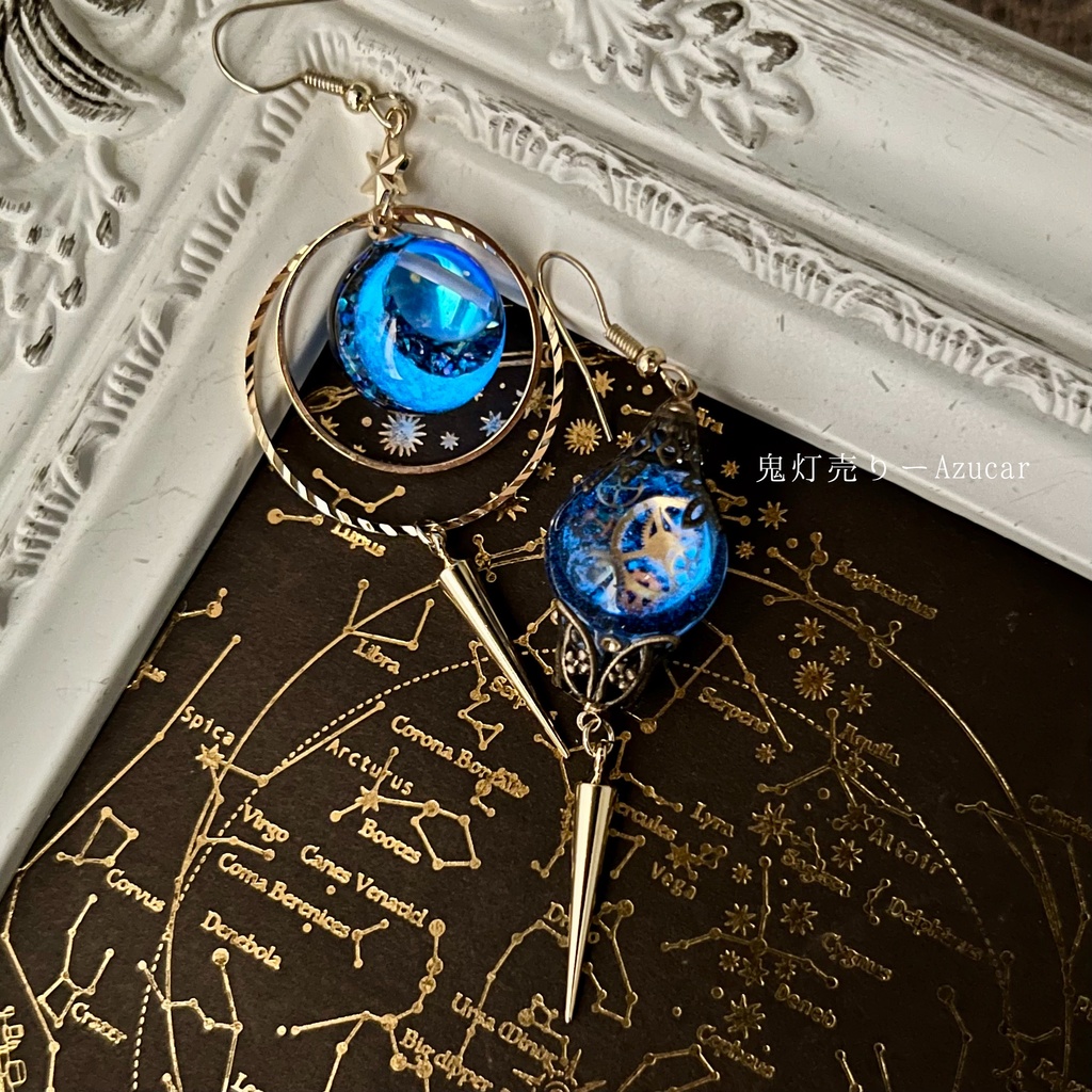 光る満月とシリウス 三日月・天球儀・歯車入り アシメピアス 宇宙 スチームパンク