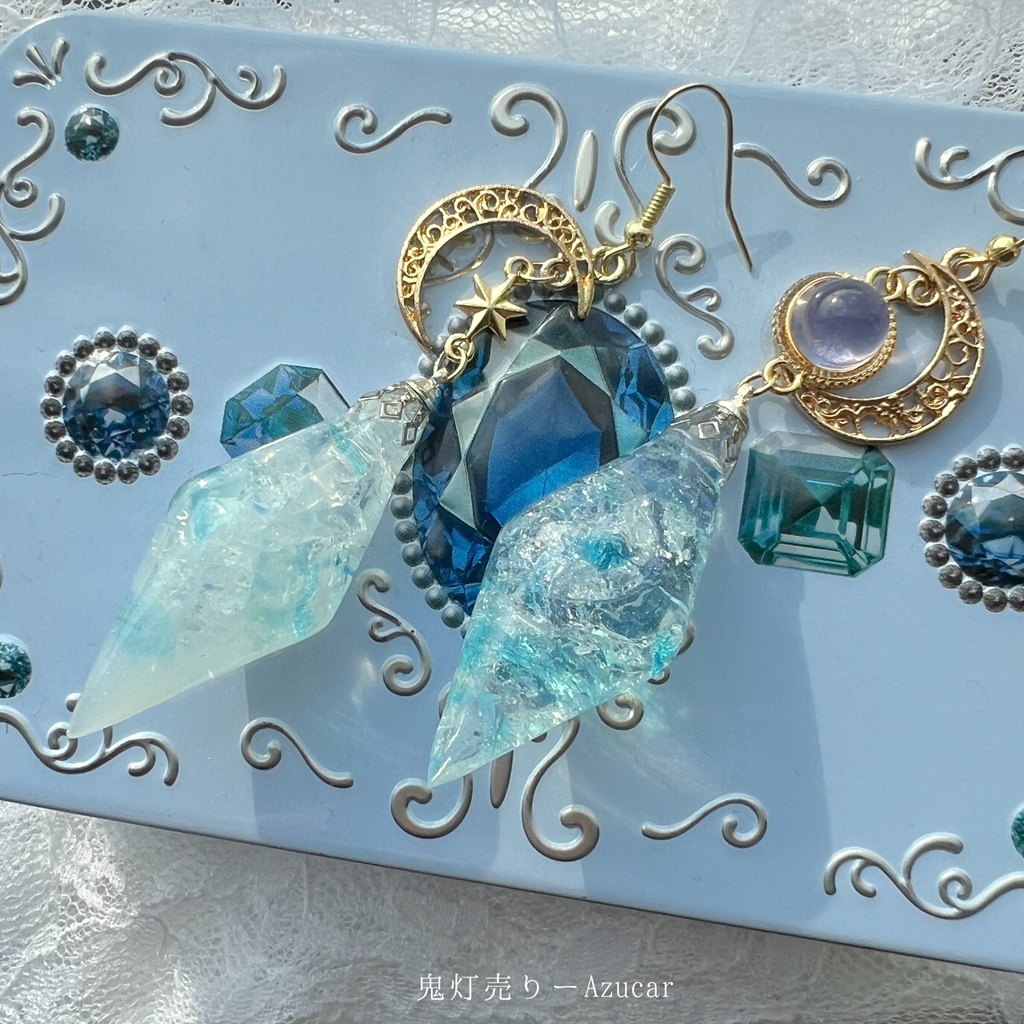 氷の月*ムーンストーン風ペンデュラム ピアス/イヤリング(アシンメトリー)