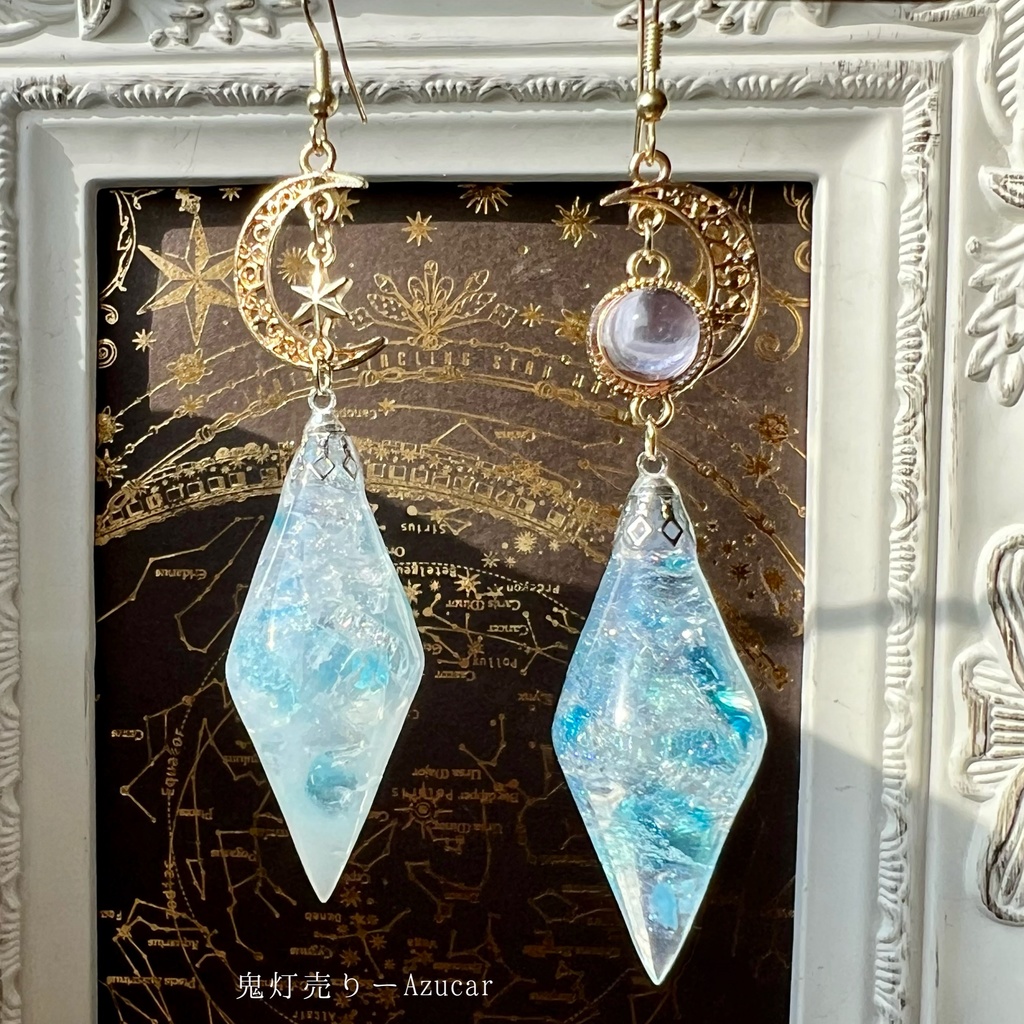 氷の月*ムーンストーン風ペンデュラム ピアス/イヤリング(アシンメトリー)