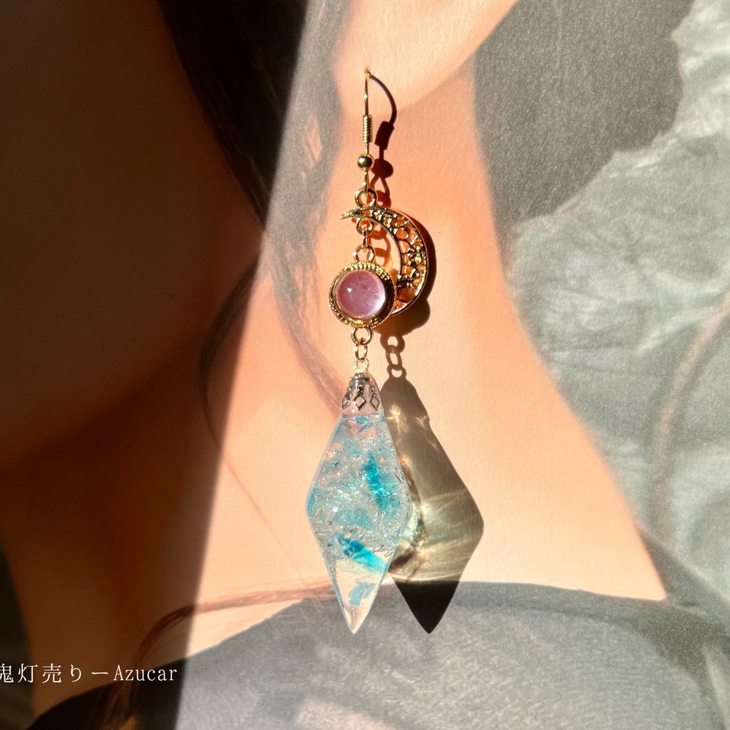 氷の月*ムーンストーン風ペンデュラム ピアス/イヤリング(アシンメトリー)