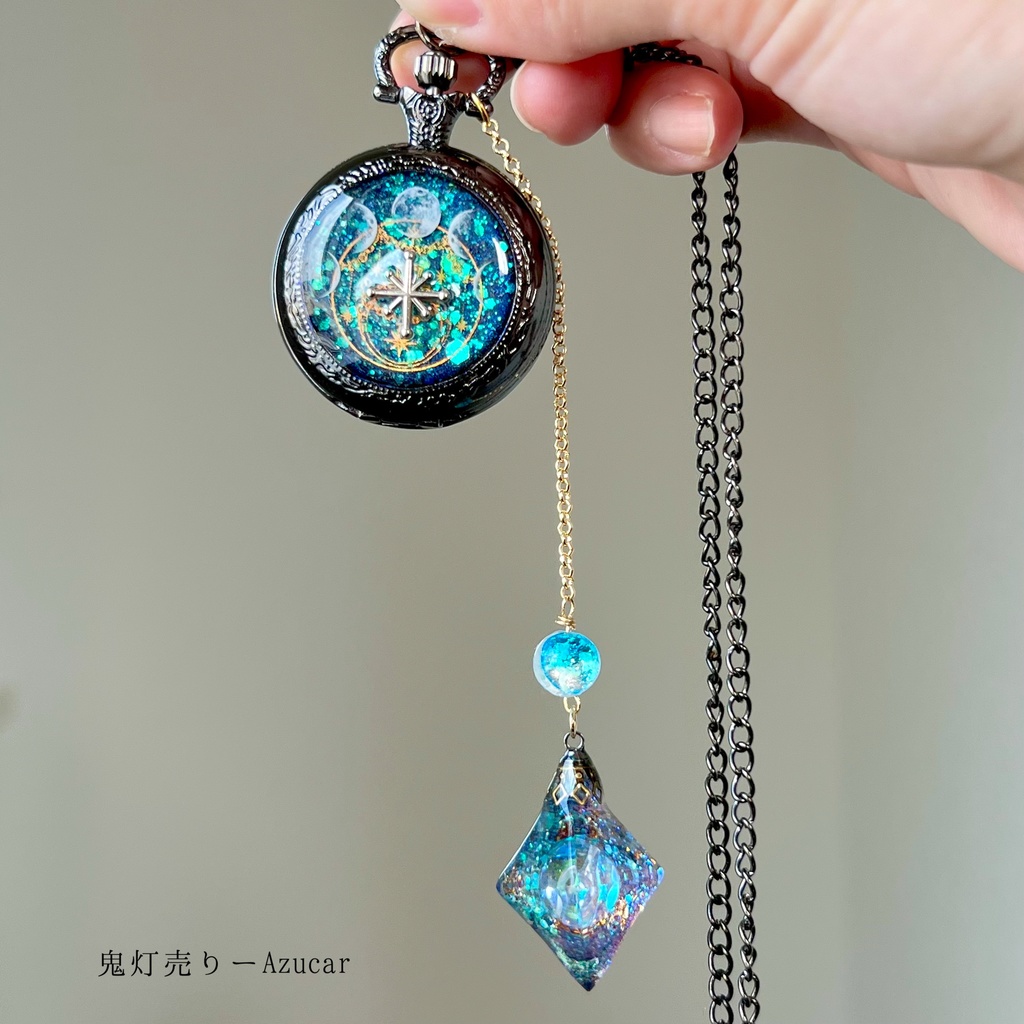 宇宙と月の懐中時計ネックレス ✴︎ 蓄光・八面体レジン・満月・星の羅針盤 ギフトにも