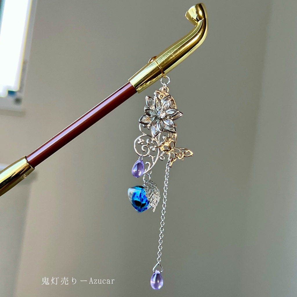 唐草に舞う蓮と蝶 ― 蓄光鬼灯のキセルかんざし