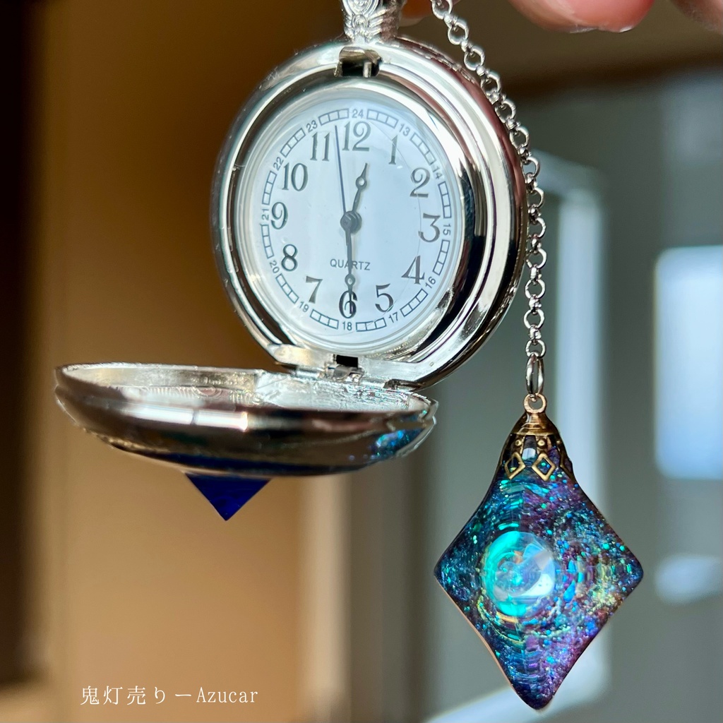 月の光を集めて ― 魔法使いの夜の懐中時計(蓄光・シルバーテイスト)