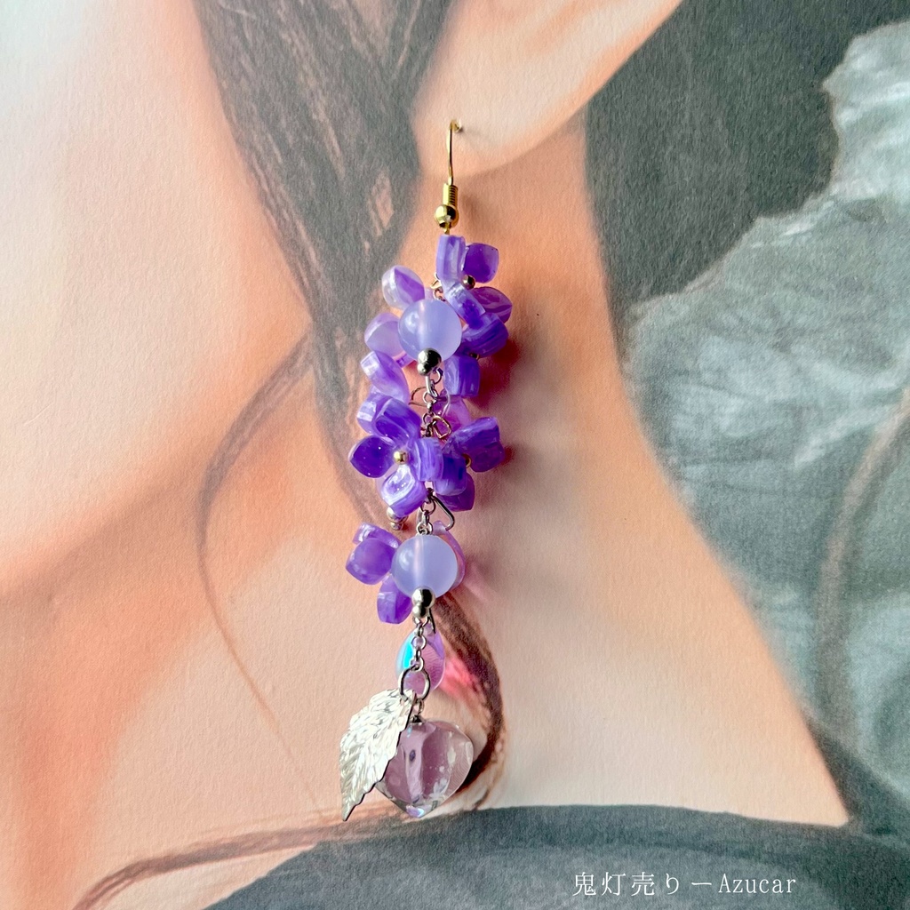 蓄光鬼灯と光で色が変わるビーズと紫陽花のピアス イヤリング 幻想カラー