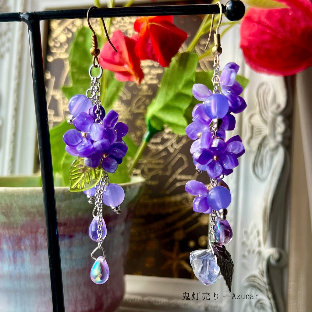 蓄光鬼灯と光で色が変わるビーズと紫陽花のピアス イヤリング 幻想カラー
