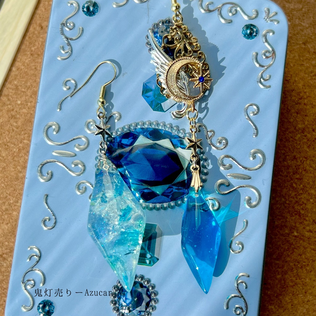 魔法使いの紋章ピアス/イヤリング月と羽根の鉱物レジン × 琉球ガラス|氷のように透ける幻想アクセサリー(両耳)