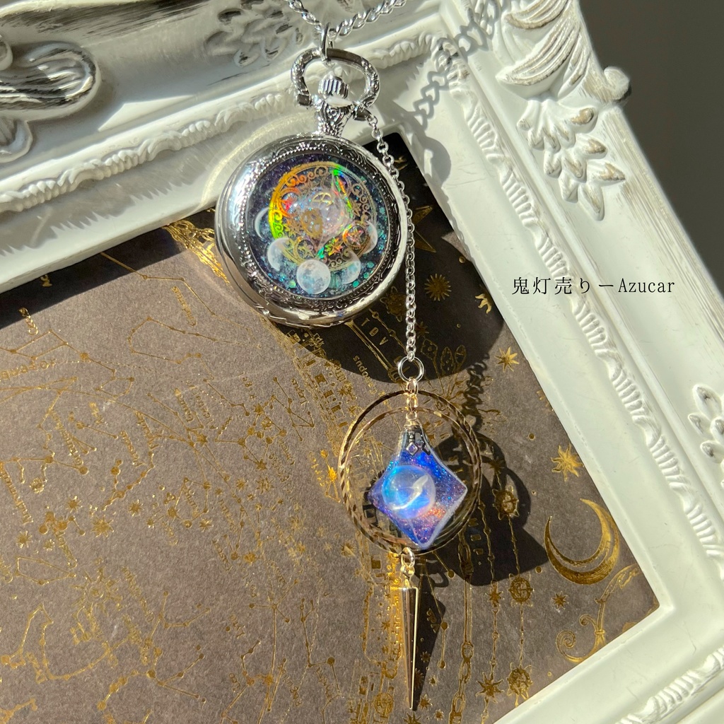 月光に沈む星渦の懐中時計 ― 蓄光魔法陣と歯車を宿した宇宙の標本(5cm)