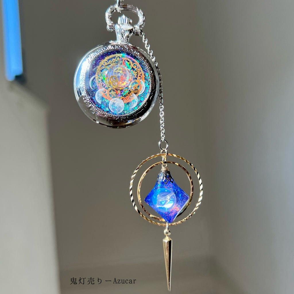 月光に沈む星渦の懐中時計 ― 蓄光魔法陣と歯車を宿した宇宙の標本(5cm)