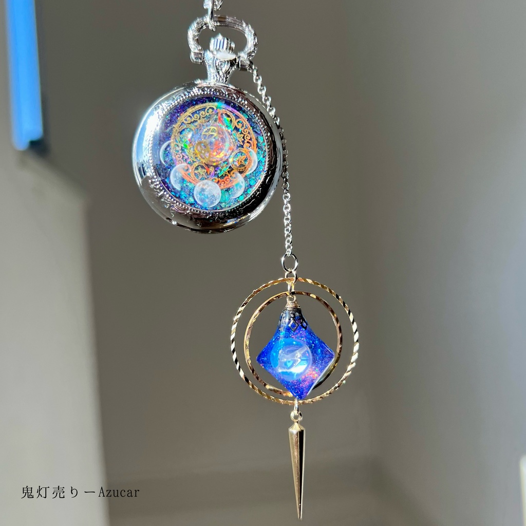 月光に沈む星渦の懐中時計 ― 蓄光魔法陣と歯車を宿した宇宙の標本(5cm)