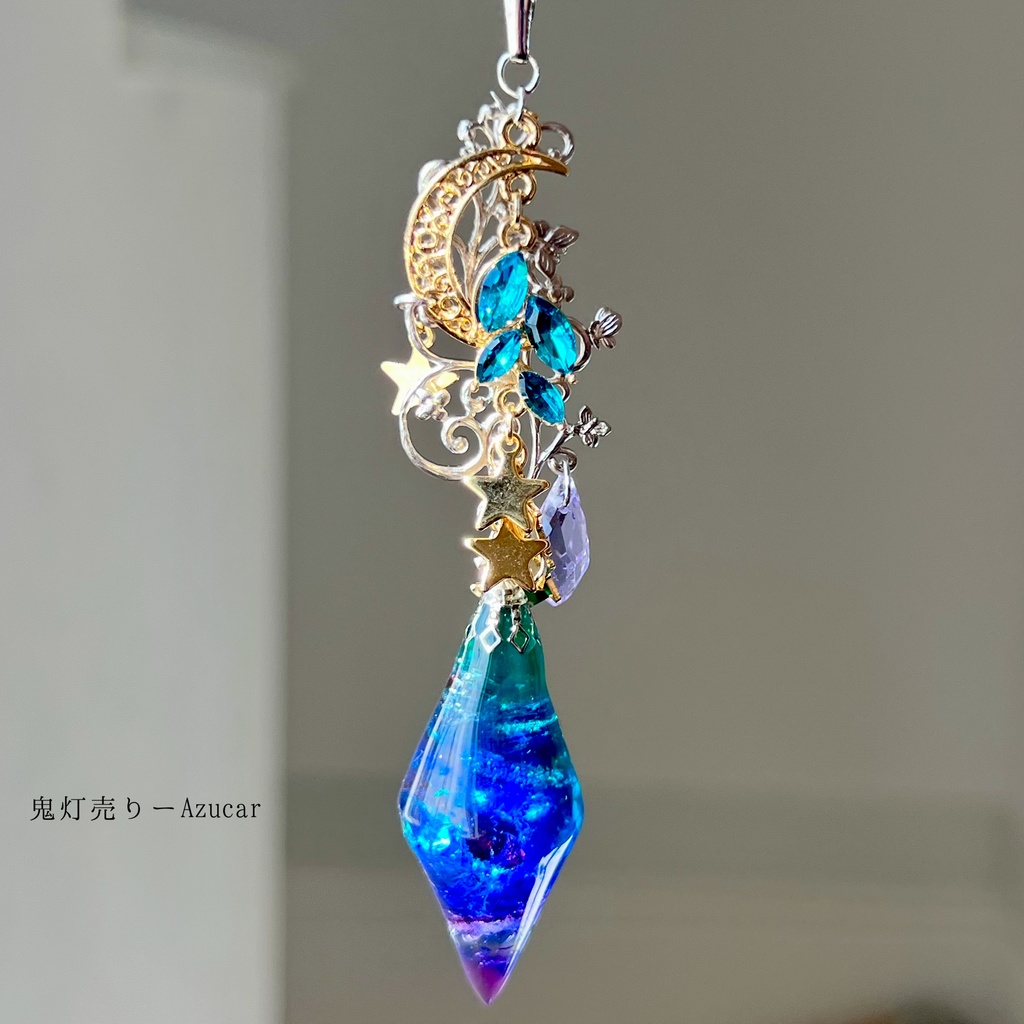 三日月と蔦のオーロラペンデュラムネックレス 琉球ガラスとオーロラの輝き