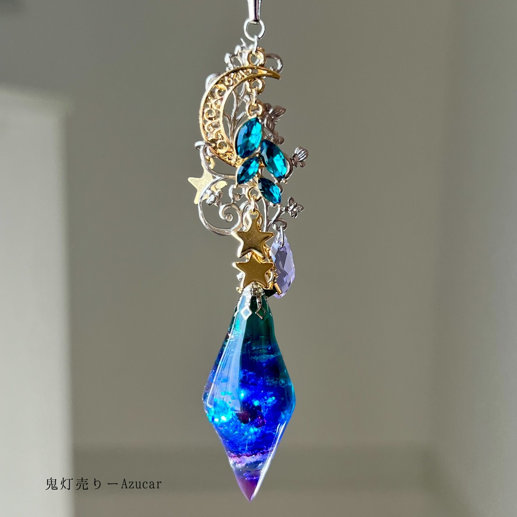 三日月と蔦のオーロラペンデュラムネックレス 琉球ガラスとオーロラの輝き